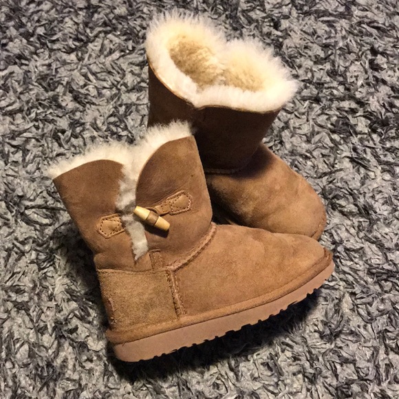 little girl size 11 uggs